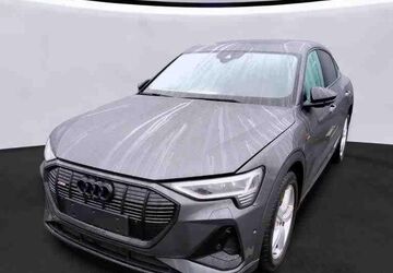 Audi e-tron 49.917 km 37.950 &euro; Hamburg 22047