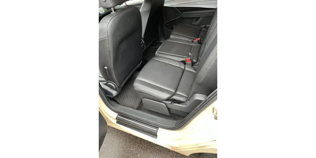 VW Touran 114.725 km 19.999 &euro; Hamburg 22768