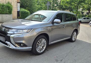 Mitsubishi Plug-in Hybrid Outlander 52.400 km 24.500 &euro; Hamburg 22767