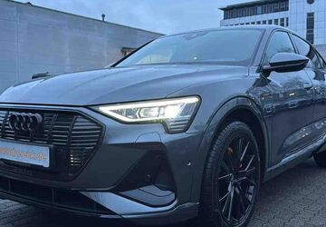 Audi e-tron 27.096 km 35.950 &euro; Hamburg 22047