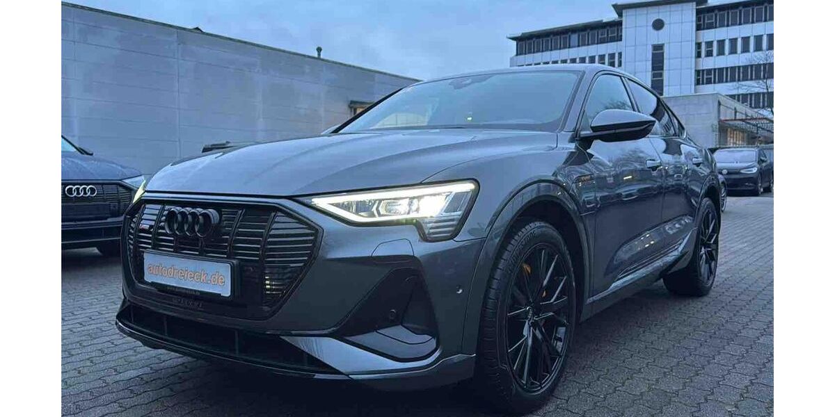Audi e-tron 27.096 km 35.950 &euro; Hamburg 22047