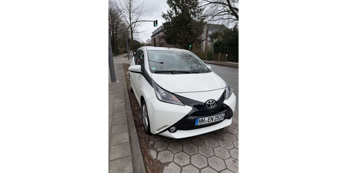 Toyota Aygo 25.000 km 10.750 &euro; Hamburg 22045