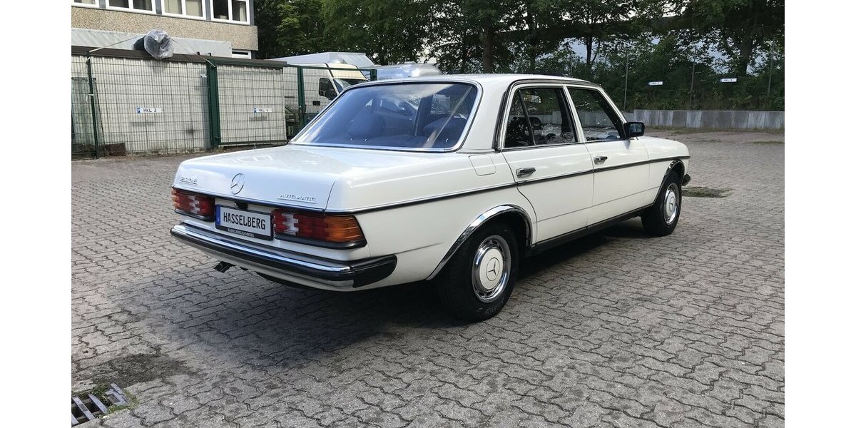 Mercedes-Benz 230 W123 Sanders Automat ABS AirBag SSD Velours 146.358 km 13.999 &euro; Hamburg 22339
