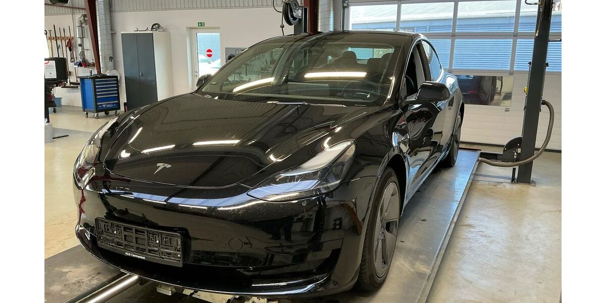 Tesla Model 3 57.247 km 29.885 &euro; Uetersen bei Hamburg 25436