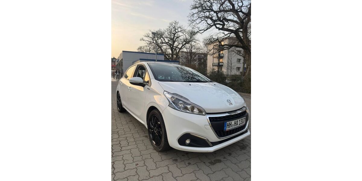 Peugeot 208 104.000 km 7.490 &euro; Hamburg 22047