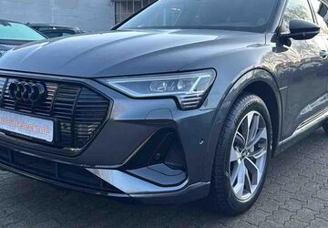 Audi e-tron 31.570 km 32.950 &euro; Hamburg 22047