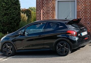 Peugeot 208 172.330 km 5.998 &euro; Hamburg 21037