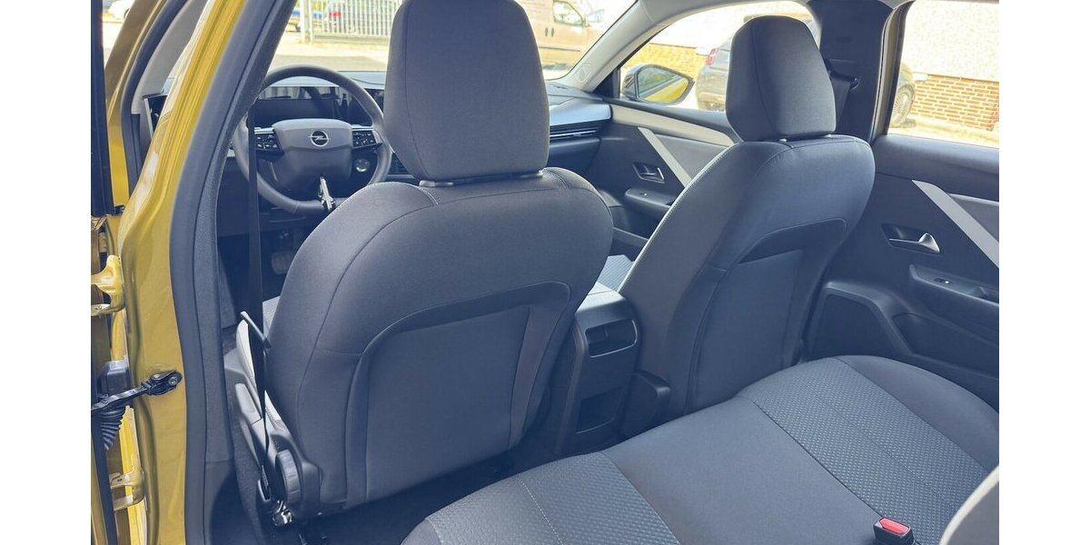 Opel Astra L INITIALE in AMBER Kult Gelb Metallic 1.001 km 19.999 &euro; Hamburg 22339