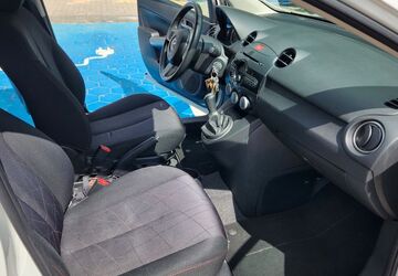 Mazda 2 98.000 km 5.200 &euro; Hamburg 21035