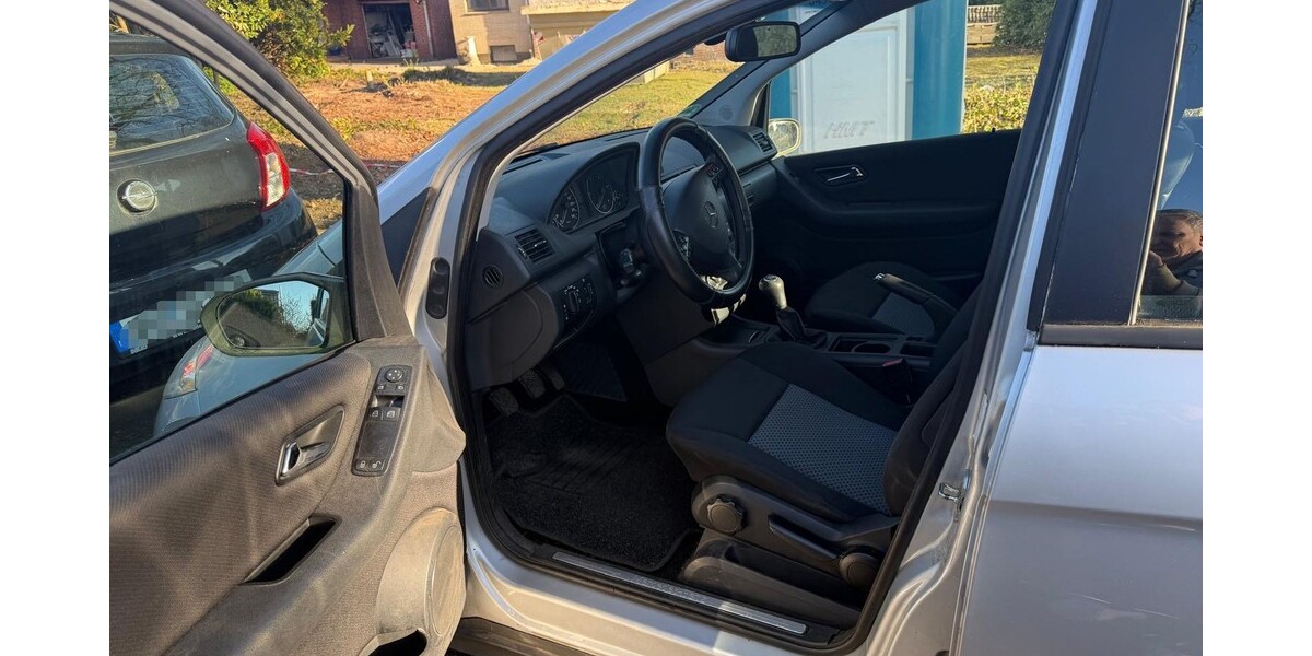 Mercedes-Benz A 150 273.194 km 1.100 &euro; Hamburg 20038