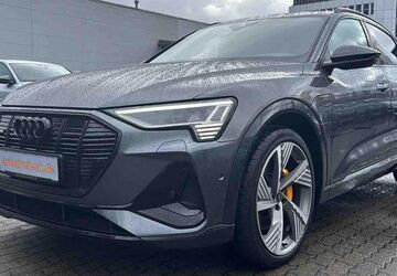 Audi e-tron 55.621 km 37.950 &euro; Hamburg 22047