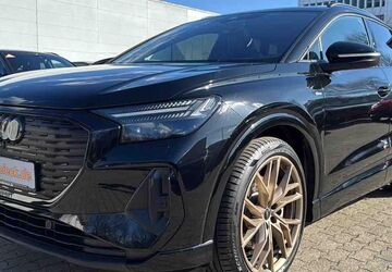 Audi Q4 e-tron 15.809 km 47.950 &euro; Hamburg 22047