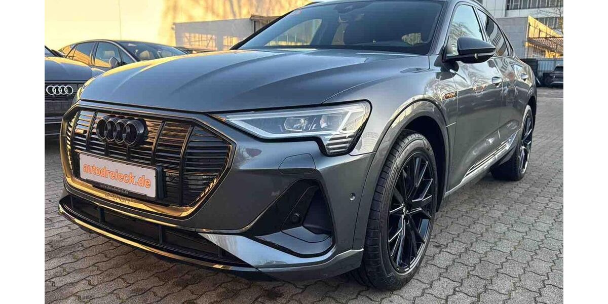 Audi e-tron 35.043 km 39.450 &euro; Hamburg 22047