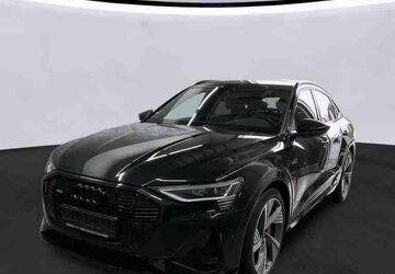 Audi e-tron 45.241 km 41.950 &euro; Hamburg 22047