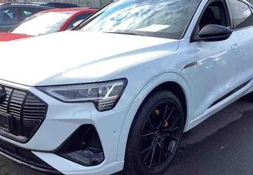 Audi e-tron 43.742 km 39.450 &euro; Hamburg 22047