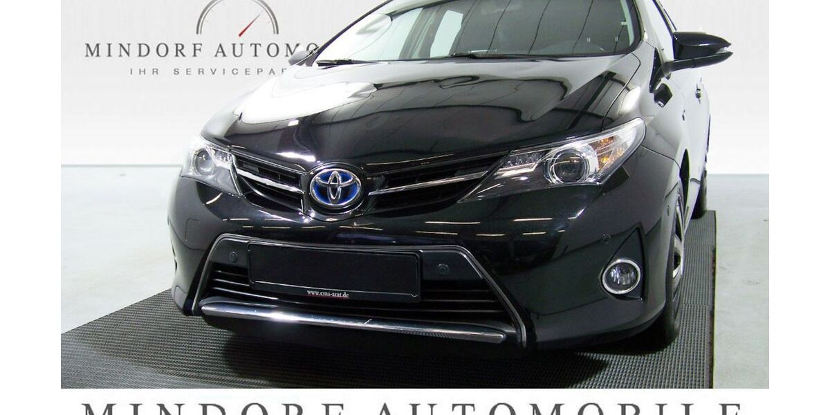 Toyota Auris Touring Sports 118.832 km 11.988 &euro; Hamburg 22119