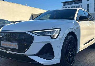Audi e-tron 47.631 km 37.950 &euro; Hamburg 22047