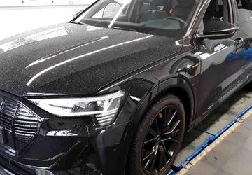 Audi e-tron 44.408 km 40.950 &euro; Hamburg 22047