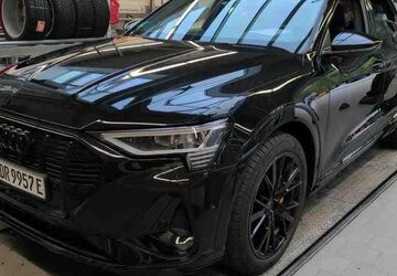 Audi e-tron 46.351 km 38.950 &euro; Hamburg 22047