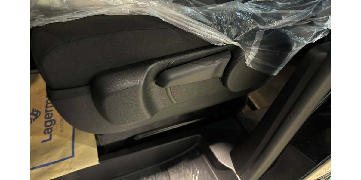 Opel Vivaro XL Extra long 9-Sitzer Klimaautom. AHK 9.900 km 35.999 &euro; Hamburg 22339