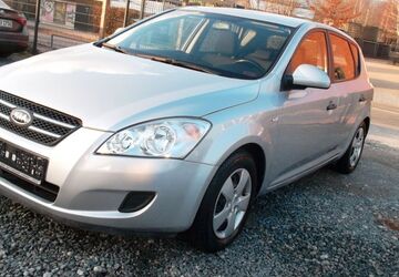 Kia ceed / Ceed 95.000 km 5.490 &euro; Hamburg 22045