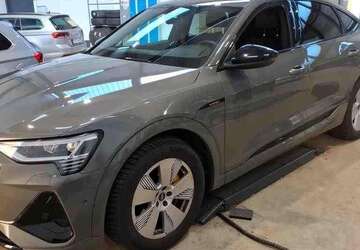 Audi e-tron 59.705 km 32.990 &euro; Hamburg 22047