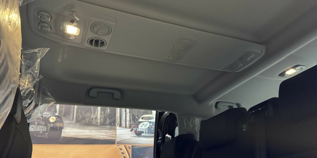 Opel Vivaro XL Extra long 9-Sitzer Klimaautom. AHK 9.900 km 35.999 &euro; Hamburg 22339