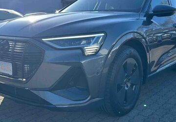 Audi e-tron 67.951 km 36.950 &euro; Hamburg 22047
