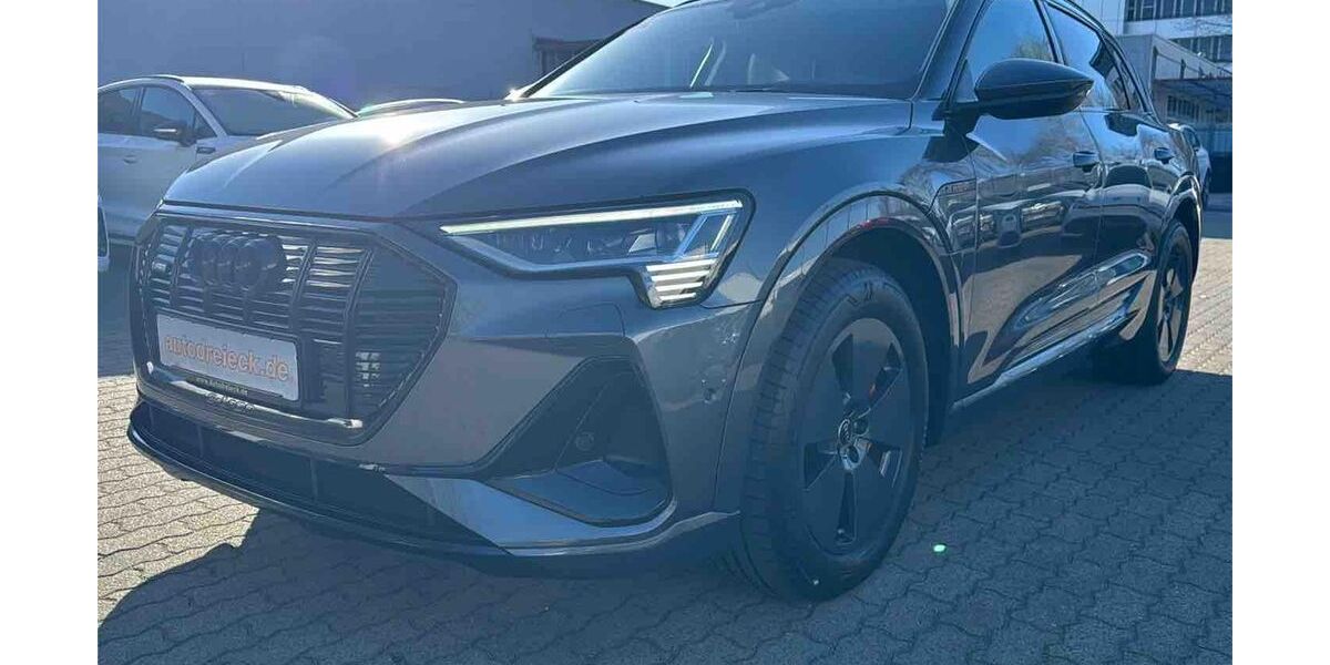 Audi e-tron 67.951 km 36.950 &euro; Hamburg 22047