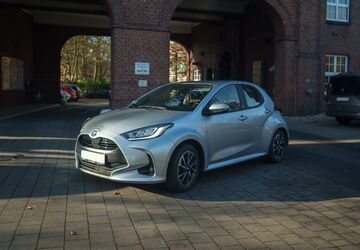 Toyota Yaris 27.509 km 18.900 &euro; Hamburg 22525