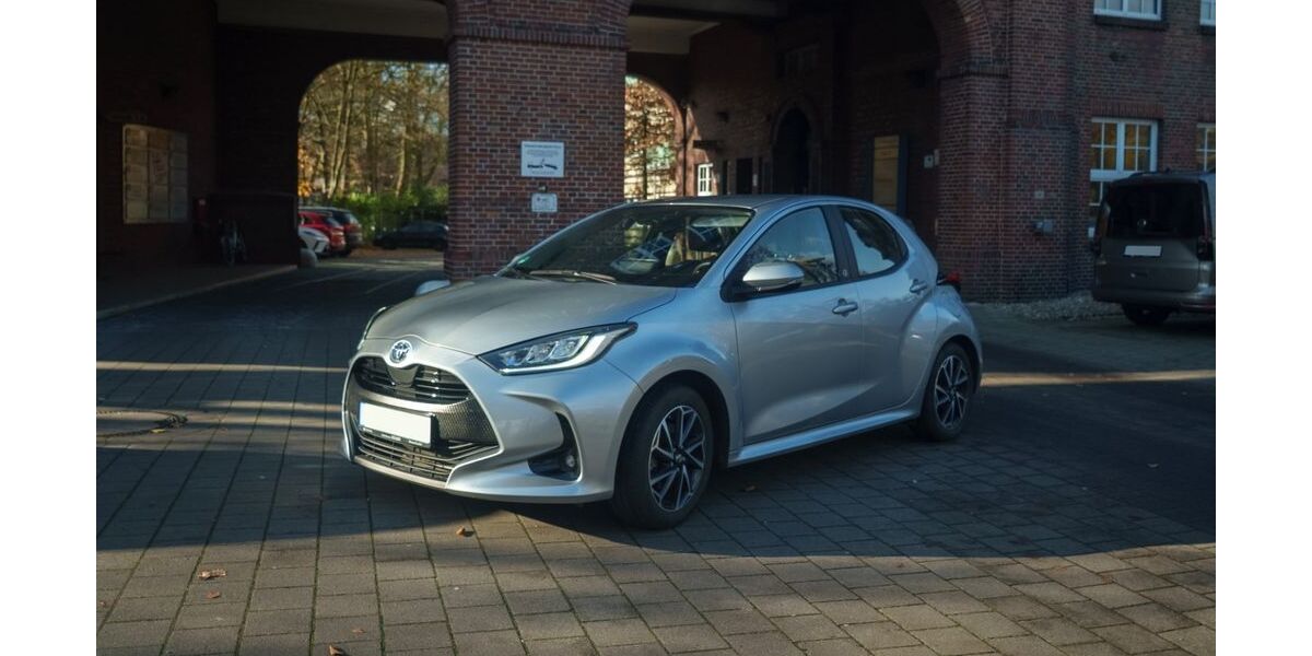 Toyota Yaris 27.509 km 18.900 &euro; Hamburg 22525
