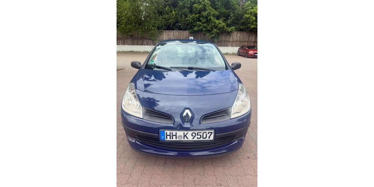 Renault Clio 106.000 km 2.499 &euro; Hamburg 22111