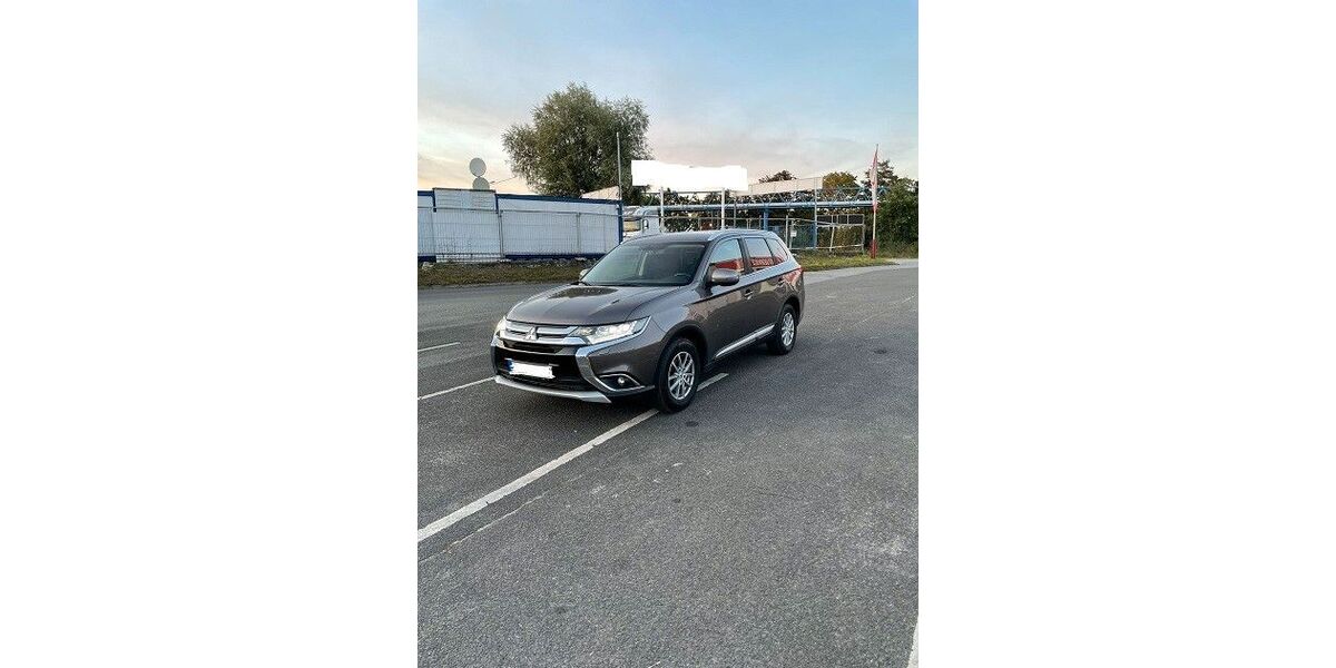 Mitsubishi Outlander 96.000 km 17.990 &euro; Hamburg 20537