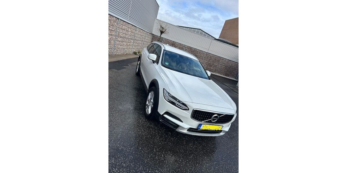 Volvo V90 Cross Country 107.000 km 21.990 &euro; Hamburg 22763