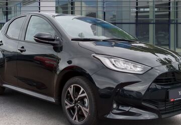 Toyota Yaris 1.403 km 25.650 &euro; Halstenbek 25469