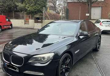 BMW 740 242.000 km 8.700 &euro; Hamburg 20099