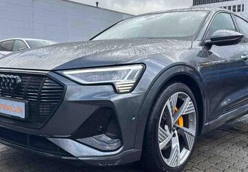 Audi e-tron 38.114 km 38.950 &euro; Hamburg 22047