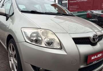 Toyota Auris 133.093 km 6.990 &euro; Hamburg 22043
