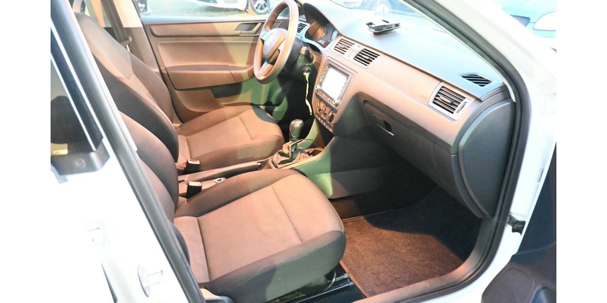 Skoda Rapid Spaceback 1.2 mit NAVI Steuerkette neu!!! 175.000 km 5.200 &euro; Seevetal - Hittfeld 21218