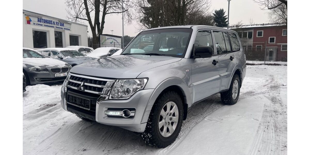 Mitsubishi Pajero 176.153 km 17.450 &euro; Hamburg - 1 Min. vom Hamburg Airport 22415