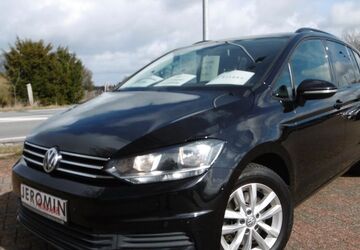 VW Touran 141.897 km 13.895 &euro; Tornesch 25436