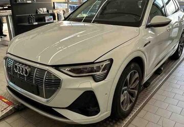 Audi e-tron 27.921 km 30.990 &euro; Hamburg 22047