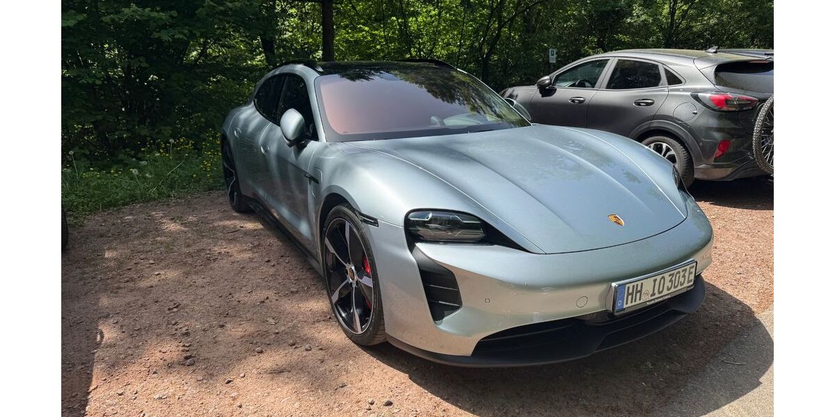 Porsche Taycan 40.500 km 87.000 &euro; Hamburg 20099