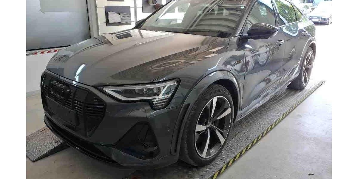 Audi e-tron 47.795 km 42.950 &euro; Hamburg 22047