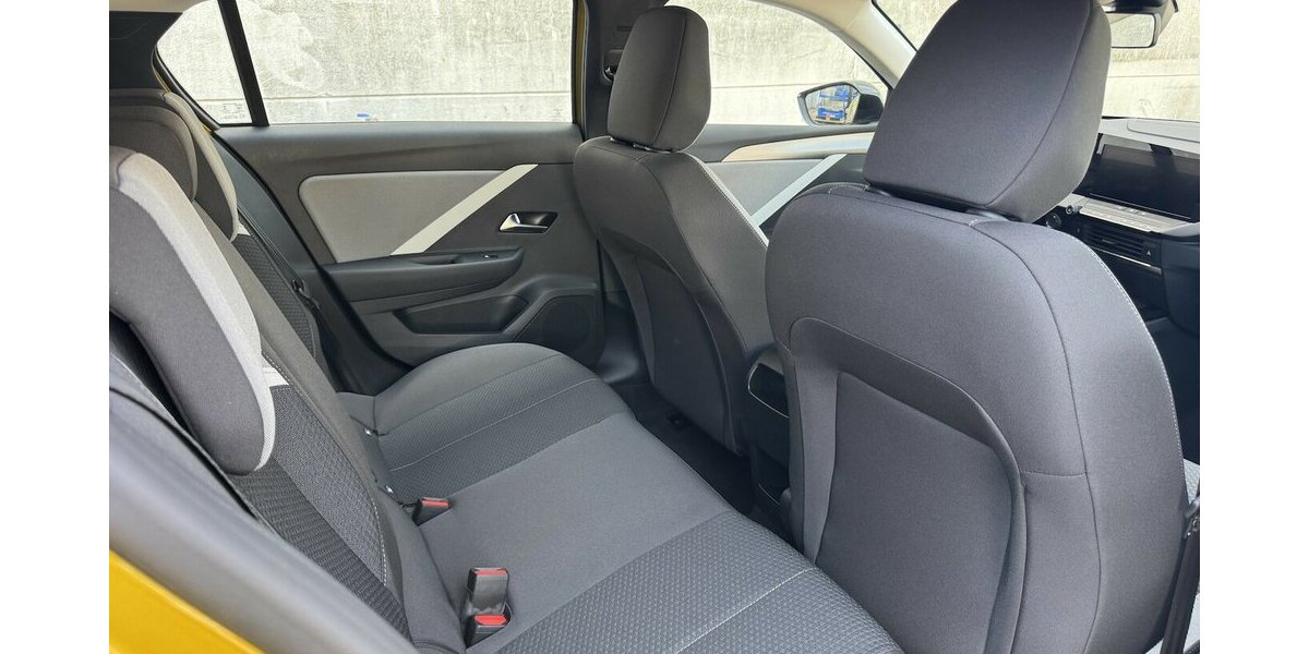 Opel Astra L INITIALE in AMBER Kult Gelb Metallic 1.001 km 19.999 &euro; Hamburg 22339