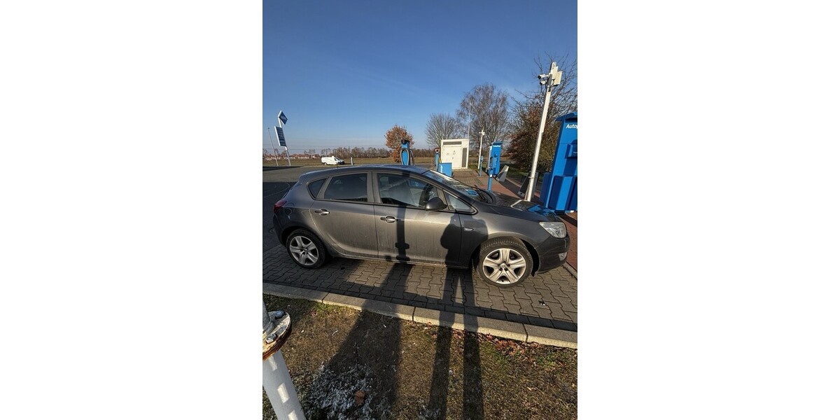 Opel Astra J 204.500 km 3.700 &euro; Winsen (Luhe) 21423