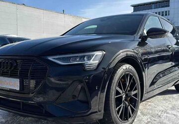 Audi e-tron 48.712 km 37.950 &euro; Hamburg 22047