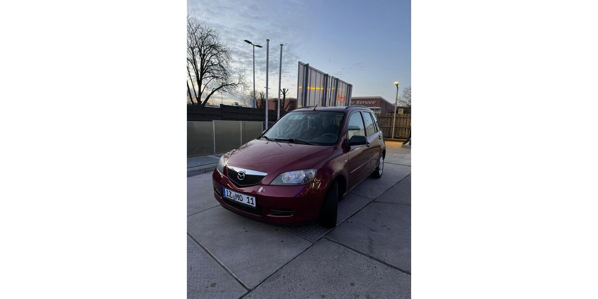 Mazda 2 70.690 km 2.990 &euro; Hamburg 22303