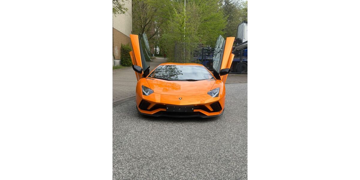 Lamborghini Aventador 11.400 km 328.900 &euro; Hamburg 22179