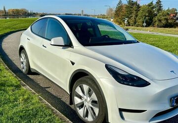 Tesla Model Y 49.500 km 33.300 &euro; Hamburg 21037